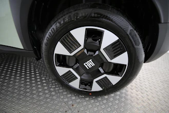 https://vehicle.imgix.net/4351137/345fe101-832f-4679-be7d-04d619d3fb1d.jpg