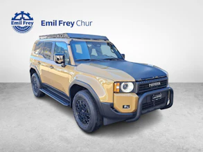 https://vehicle.imgix.net/4351278/278371ca-9ce3-44bf-bc32-dcfc93652305.jpg