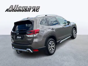Subaru Forester Station 2.0i e-Boxer Swiss Plus