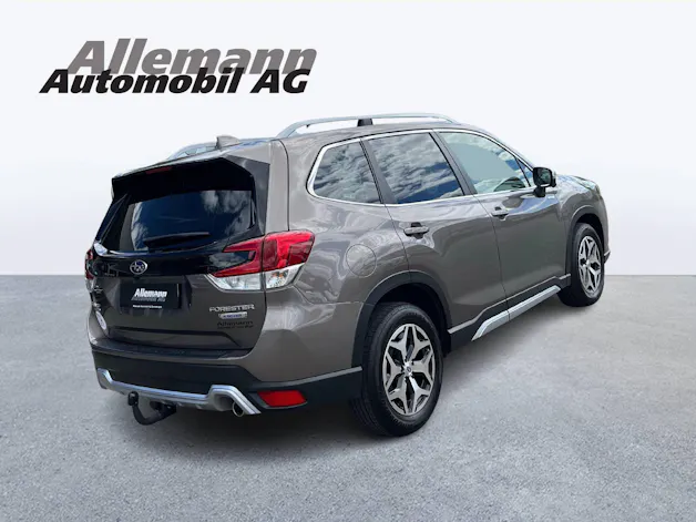Subaru Forester Station 2.0i e-Boxer Swiss Plus