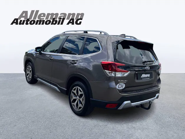 Subaru Forester Station 2.0i e-Boxer Swiss Plus