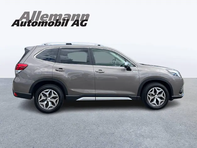 Subaru Forester Station 2.0i e-Boxer Swiss Plus