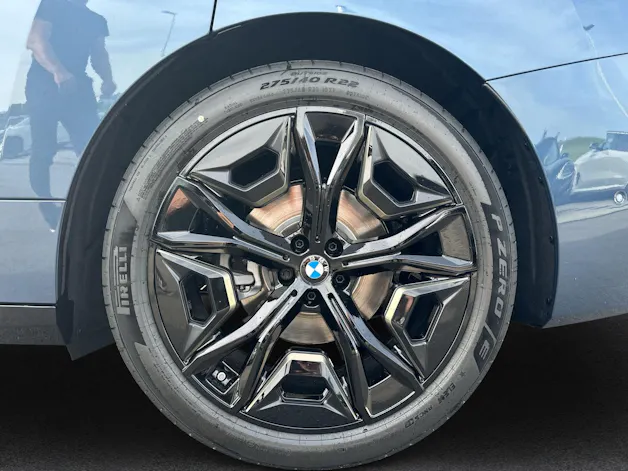 BMW iX xDrive60 i20 (CH) AHK