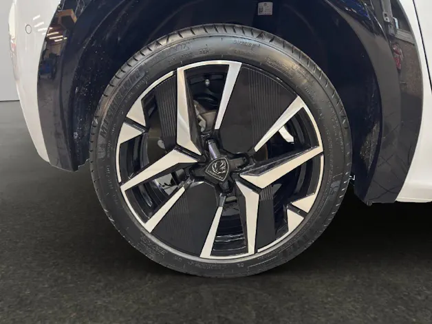 Peugeot 208 1.2 Hybrid GT