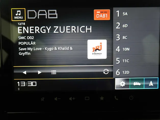 Suzuki Swift 1.2 Sakura Hybrid