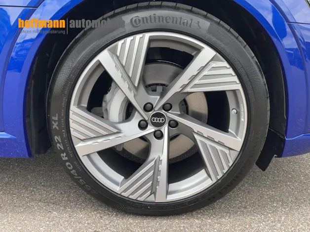 Audi Q8 55 e-tron S line quattro