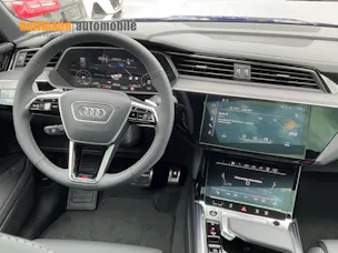 Audi Q8 55 e-tron S line quattro