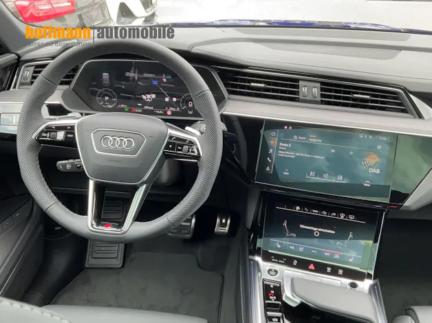 Audi Q8 55 e-tron S line quattro