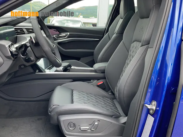 Audi Q8 55 e-tron S line quattro