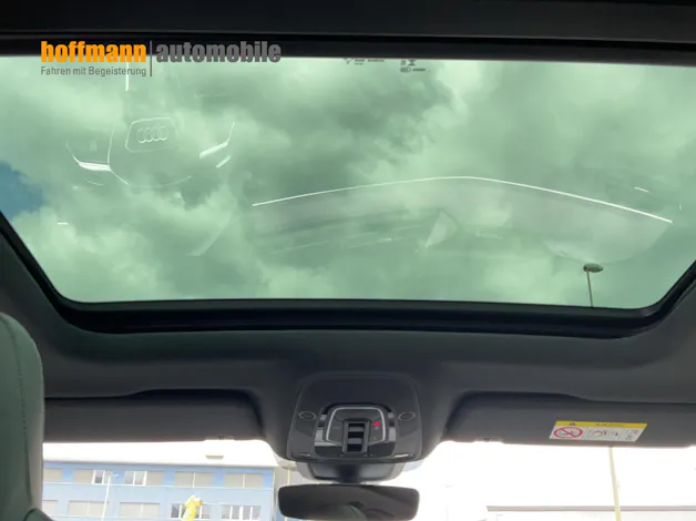 Audi Q8 55 e-tron S line quattro