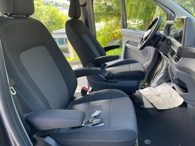 VW Caravelle 2.0 TDI LWB Aut 8