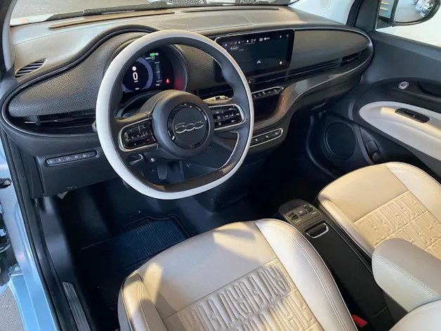 Fiat 500 electric Cabrio La Prima Cel