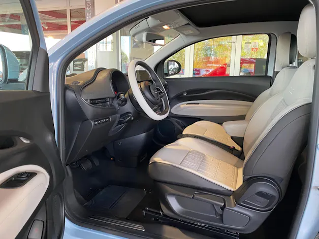 Fiat 500 electric Cabrio La Prima Cel