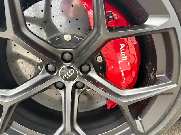 Audi RS6 AVANT 4.0 TFSI QUATTRO PERFORMANCE *** VOLLAUSSTATTUNG & KERAMIK ***