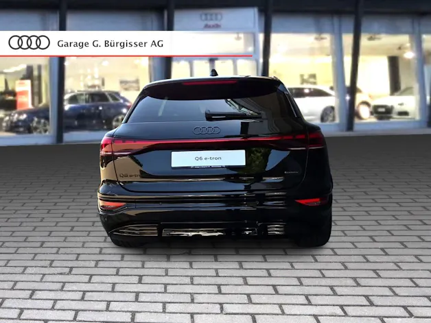 Audi Q6 e-tron quattro Mythosschwarz Metallic