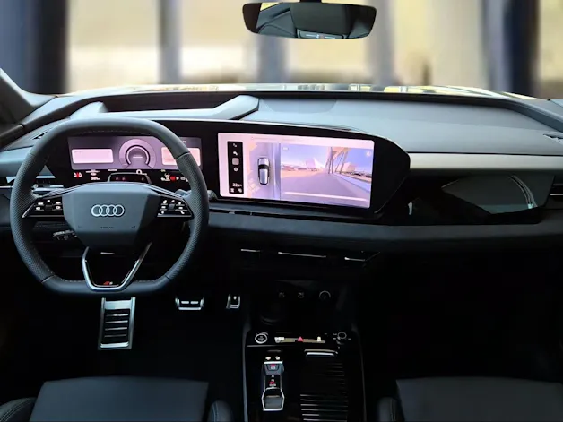 Audi Q6 e-tron quattro Mythosschwarz Metallic