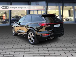 Audi Q6 e-tron quattro Mythosschwarz Metallic