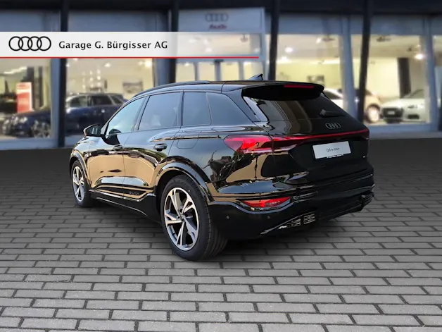 Audi Q6 e-tron quattro Mythosschwarz Metallic