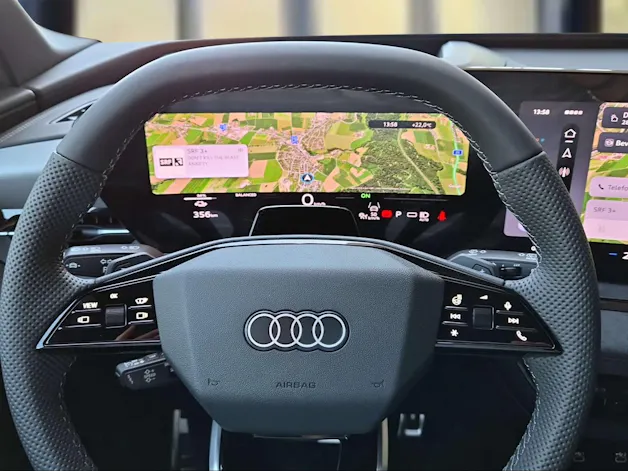Audi Q6 e-tron quattro Mythosschwarz Metallic