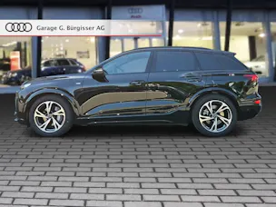 Audi Q6 e-tron quattro Mythosschwarz Metallic