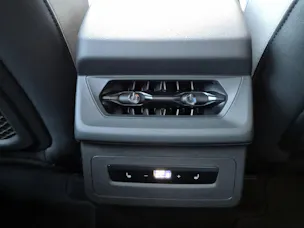 Audi Q6 e-tron quattro Mythosschwarz Metallic