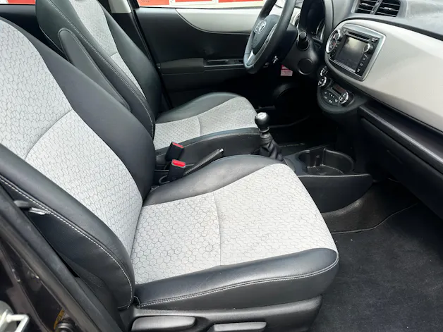 Toyota Yaris 1.33 VVT-i Sol Premium