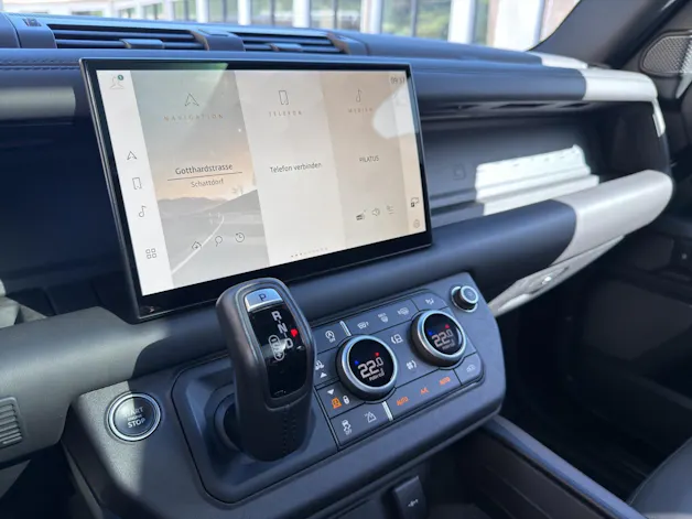 Land Rover Defender 110 3.0 D I6 300 X