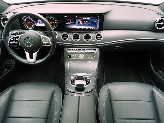 Mercedes-Benz E-Klasse E 220 d Swiss Star Avantgarde 4matic Kombi