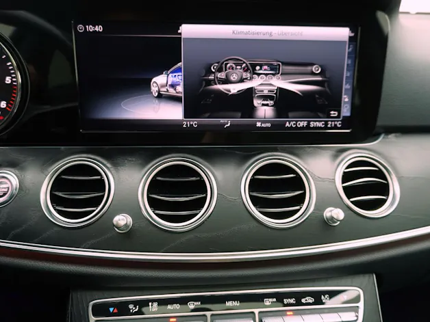 Mercedes-Benz E-Klasse E 220 d Swiss Star Avantgarde 4matic Kombi