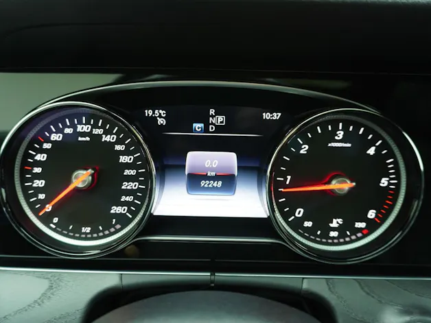 Mercedes-Benz E-Klasse E 220 d Swiss Star Avantgarde 4matic Kombi
