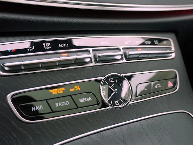 Mercedes-Benz E-Klasse E 220 d Swiss Star Avantgarde 4matic Kombi
