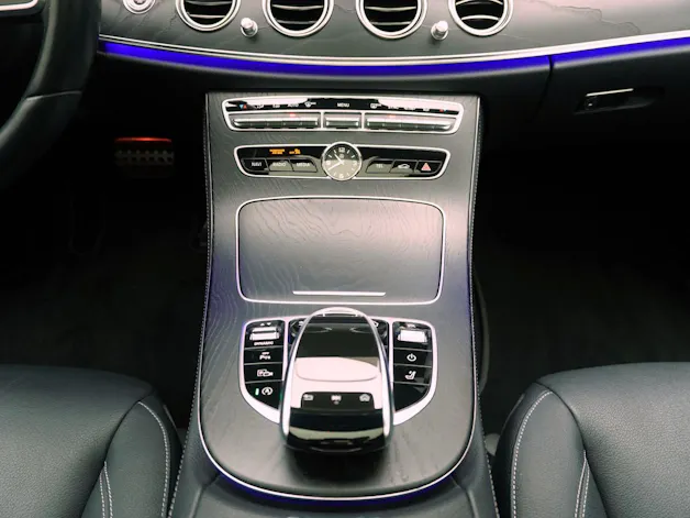 Mercedes-Benz E-Klasse E 220 d Swiss Star Avantgarde 4matic Kombi