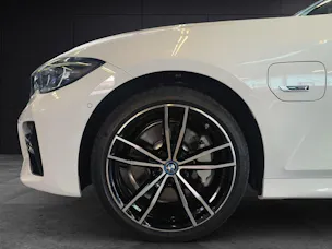 BMW 330e xDrive SAG Touring