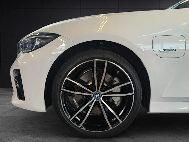 BMW 330e xDrive SAG Touring