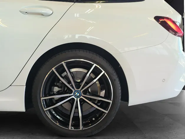 BMW 330e xDrive SAG Touring