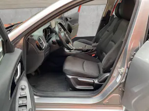 MAZDA 3 SG100 MT Ambition Navi