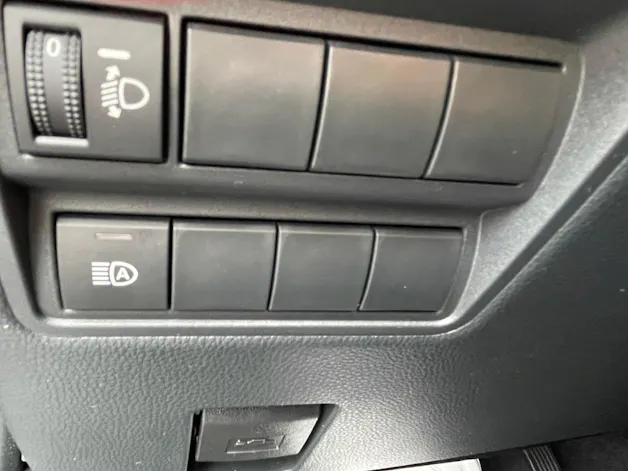 Mazda 2 Hybrid Centre-line