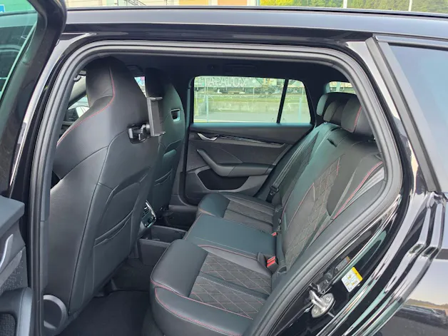 SKODA Octavia Combi 2.0 TSI DSG RS 30 Years Edition