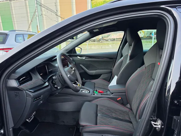 SKODA Octavia Combi 2.0 TSI DSG RS 30 Years Edition