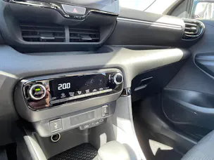Mazda 2 Hybrid Centre-line
