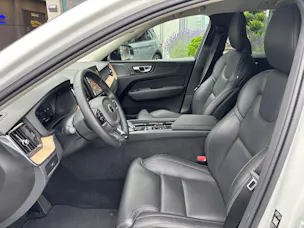 Volvo XC60 B5 Benzin Mild Hybrid AWD Plus Dark Geartronic