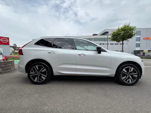 Volvo XC60 B5 Benzin Mild Hybrid AWD Plus Dark Geartronic