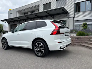 Volvo XC60 B5 Benzin Mild Hybrid AWD Plus Dark Geartronic