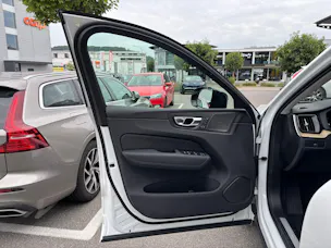 Volvo XC60 B5 Benzin Mild Hybrid AWD Plus Dark Geartronic
