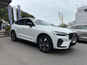 Volvo XC60 B5 Benzin Mild Hybrid AWD Plus Dark Geartronic
