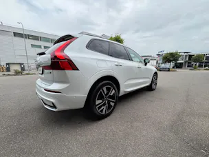 Volvo XC60 B5 Benzin Mild Hybrid AWD Plus Dark Geartronic