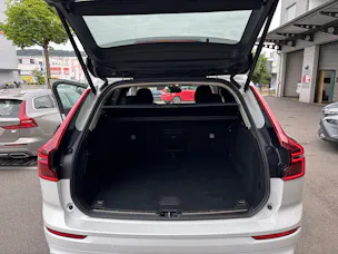 Volvo XC60 B5 Benzin Mild Hybrid AWD Plus Dark Geartronic