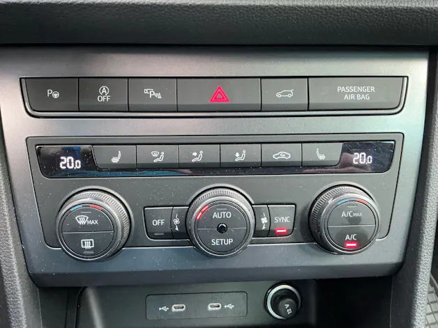 Cupra Ateca 2.0 TSI VZ 4Drive *** PANORAMADACH & ANHÄNGERKUPPLUNG ***