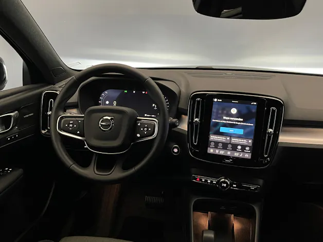 Volvo XC40 2.0 B3 MH Plus Dark