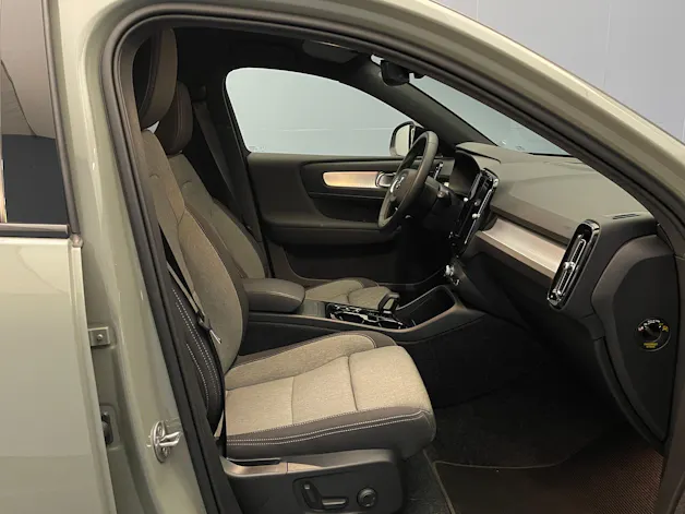 Volvo XC40 2.0 B3 MH Plus Dark